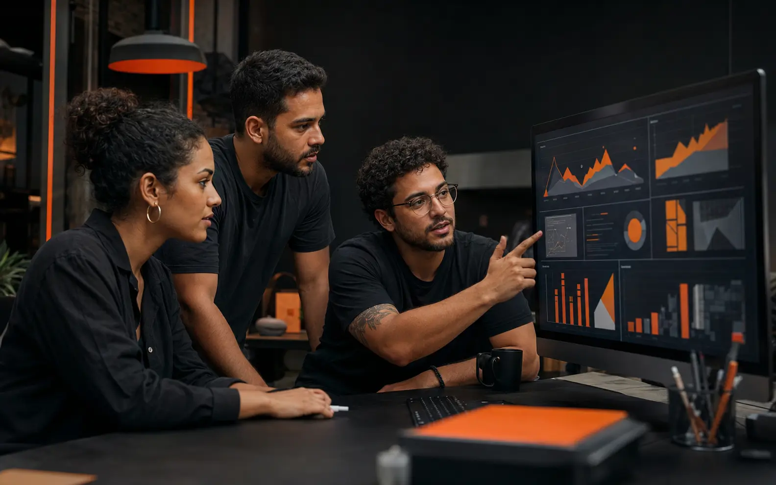 Equipe analisando estratégias de performance
